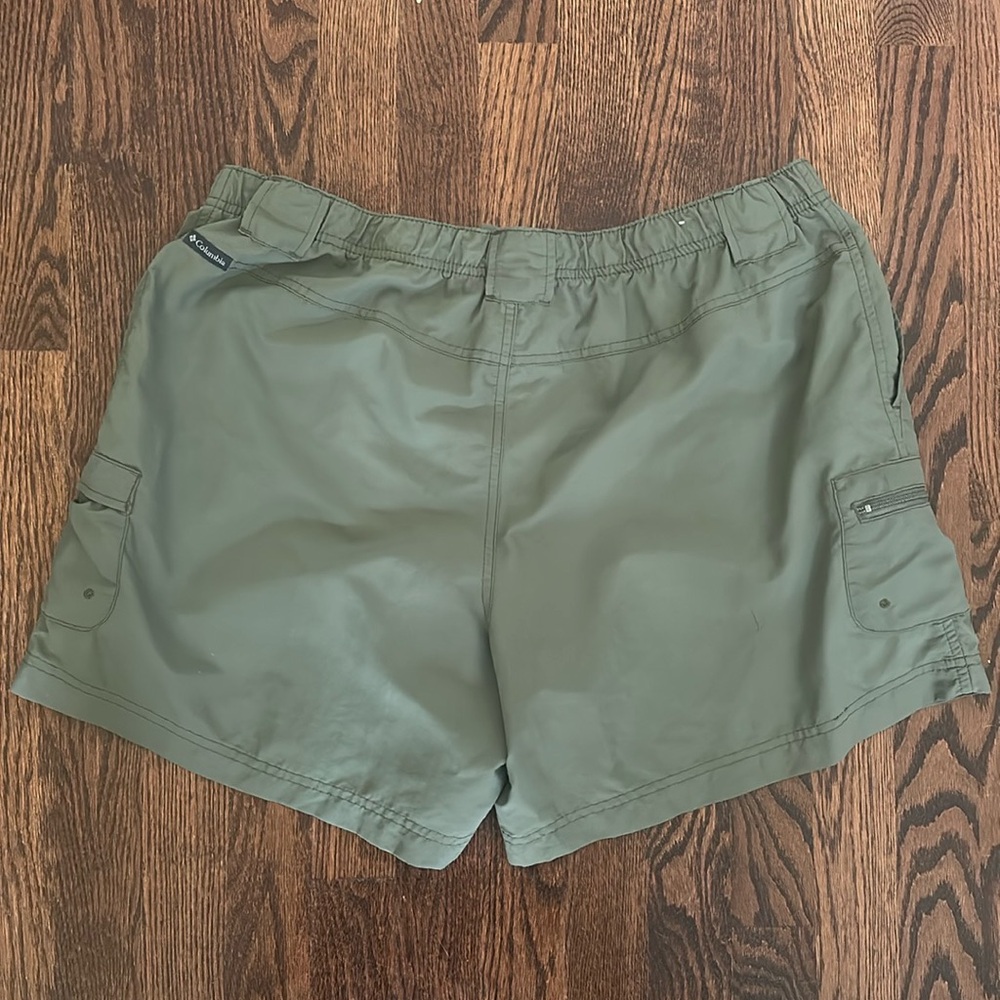 Columbia Women's Omni-Shade UPF 30 Walnut River 6" Shorts in Olive. size XL NWOT - Picture 3 of 11